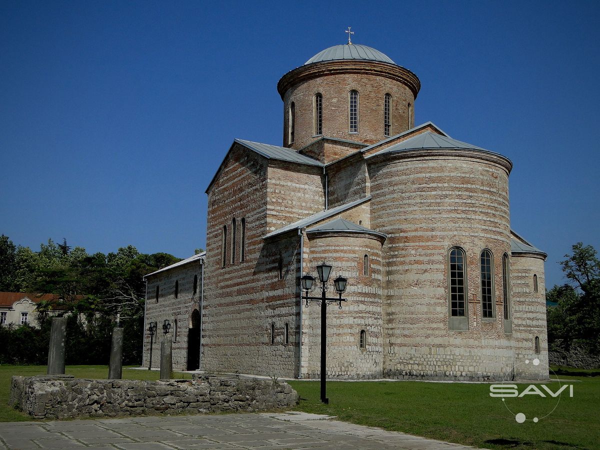 Пицундский храм Х в.