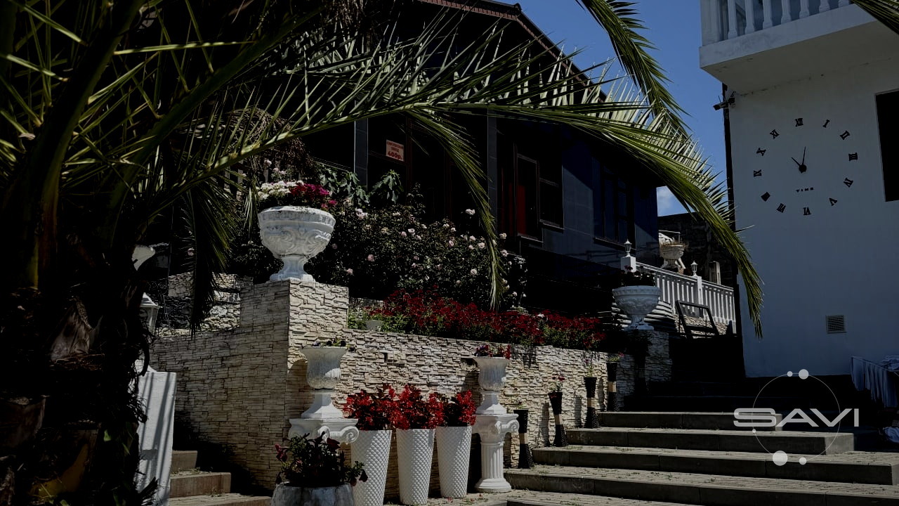 white hotel 1081